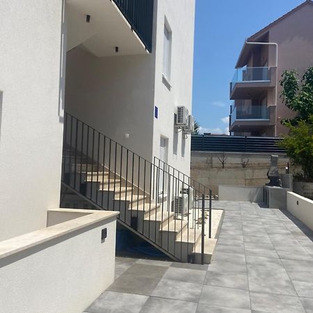 Villa Apartment Joel โตรกีร์ ภายนอก รูปภาพ
